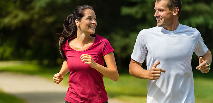 Husband and Wife out on a jog follow health advice from Phoenix chiropractor